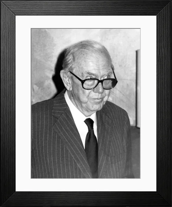 Framed Print : Author Graham Greene on the eve of his eightieth birthday at the RSA Framed Print : Author Graham Greene on the eve of his eightieth birthday at the RSA