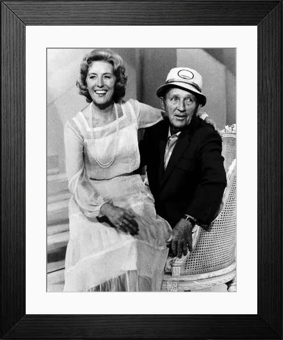Framed Print : Dame Vera Lynn Singer who sang Britain through the war in the 30s Framed Print : Dame Vera Lynn Singer who sang Britain through the war in the 30s