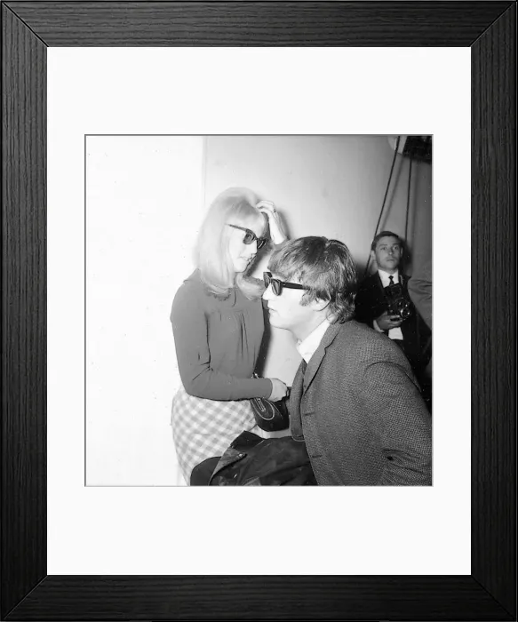 Framed Print : John Lennon and Cynthia Lennon at London Airport, 2 July 1964 Framed Print : John Lennon and Cynthia Lennon at London Airport, 2 July 1964