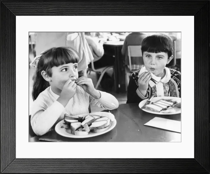 Framed Print : Children eating their school meals at Grange Park Infants school, Sunderland in 1967