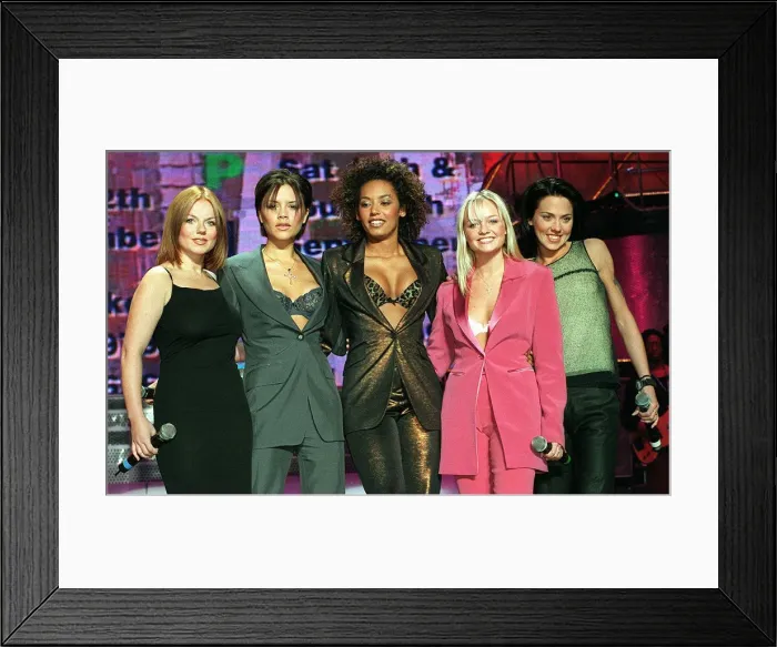 Framed Print : The Spice Girls announce more tour dates Left to right: Geri Halliwell Framed Print : The Spice Girls announce more tour dates Left to right: Geri Halliwell