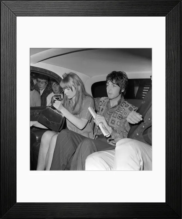 Framed Print : Paul McCartney and Jane Asher leave Bangor University after hearing of Brian Epstein Framed Print : Paul McCartney and Jane Asher leave Bangor University after hearing of Brian Epstein