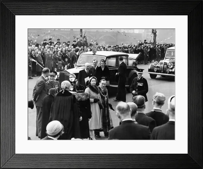 Framed Print : Queen Elizabeth II and Prince Philip are greeted in Gateshead by Mayor of Gateshead Coun Framed Print : Queen Elizabeth II and Prince Philip are greeted in Gateshead by Mayor of Gateshead Coun