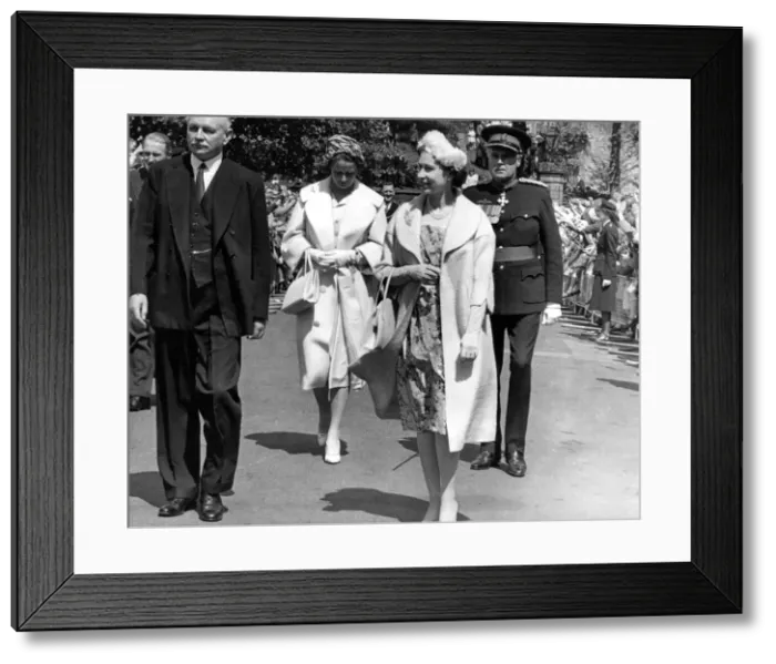 Framed Print : Queen Elizabeth II during a visit to the city of Durham. 27th May 1960 Framed Print : Queen Elizabeth II during a visit to the city of Durham. 27th May 1960