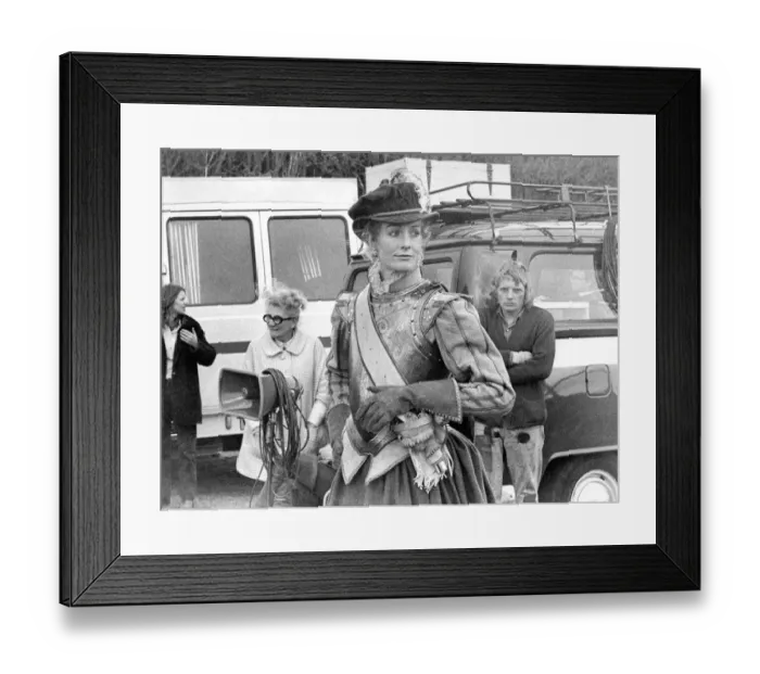 Framed Print : Actress Vanessa Redgrave in costume as Mary Queen of Scots on the set at Bamburgh Castle