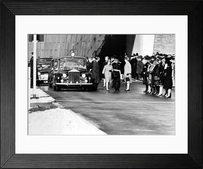 Framed Print : Queen Elizabeth II and Prince Philip officially opens the Tyne Tunnel Framed Print : Queen Elizabeth II and Prince Philip officially opens the Tyne Tunnel