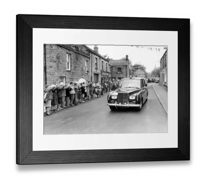 Framed Print : Queen Elizabeth II and Prince Philip officially open the Kielder Reservoir, Kielder Water