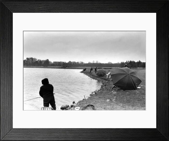 Framed Print : Keen anglers braving the bleak North East weather Framed Print : Keen anglers braving the bleak North East weather
