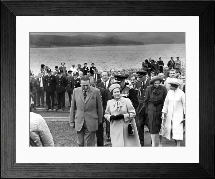 Framed Print : Queen Elizabeth II and Prince Philip officially open the Kielder Reservoir, Kielder Water