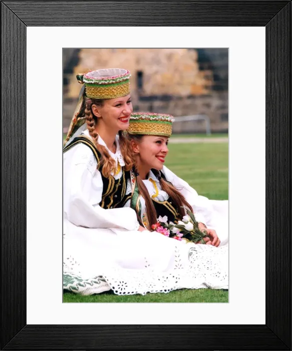Framed Print : The first arrivals for the Alnwick Music Festival relax on the lawn of the Castle Framed Print : The first arrivals for the Alnwick Music Festival relax on the lawn of the Castle