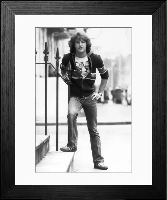Framed Print : Andy Gibb, younger brother of Bee Gees Barry, Maurice and Robin, poses on a London street