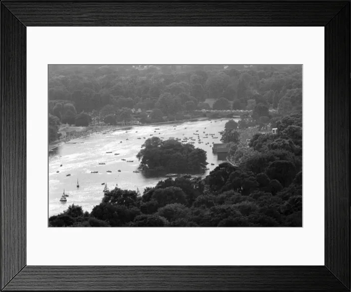 Framed Print : Aerial view of the Serpentine in Hyde Park during the pop concert Framed Print : Aerial view of the Serpentine in Hyde Park during the pop concert