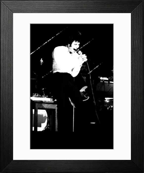 Framed Print : Tom Jones performing at the Odeon Cinema, Newcastle on 25th March 1971 Framed Print : Tom Jones performing at the Odeon Cinema, Newcastle on 25th March 1971