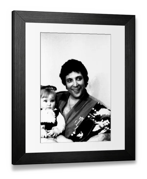 Framed Print : Tom Jones with three year old hole-in-the-heart patient Lisa Anne Scott from Gateshead Framed Print : Tom Jones with three year old hole-in-the-heart patient Lisa Anne Scott from Gateshead
