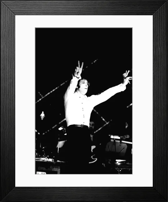 Framed Print : Tom Jones performing at the Odeon Cinema, Newcastle on 25th March 1971 Framed Print : Tom Jones performing at the Odeon Cinema, Newcastle on 25th March 1971