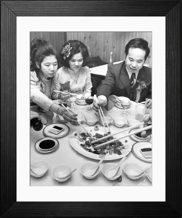 Framed Print : A Chinese wedding feast in a North East restaurant in 1974 Framed Print : A Chinese wedding feast in a North East restaurant in 1974