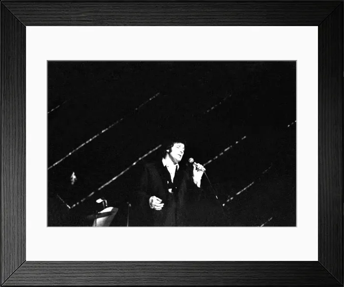 Framed Print : Tom Jones performing at the Odeon Cinema, Newcastle on 25th March 1971 Framed Print : Tom Jones performing at the Odeon Cinema, Newcastle on 25th March 1971
