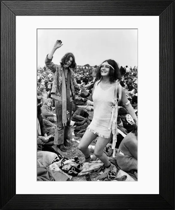 Framed Print : Hippy couple dancing at The Isle of Wight Festival. 30th August 1969 Framed Print : Hippy couple dancing at The Isle of Wight Festival. 30th August 1969