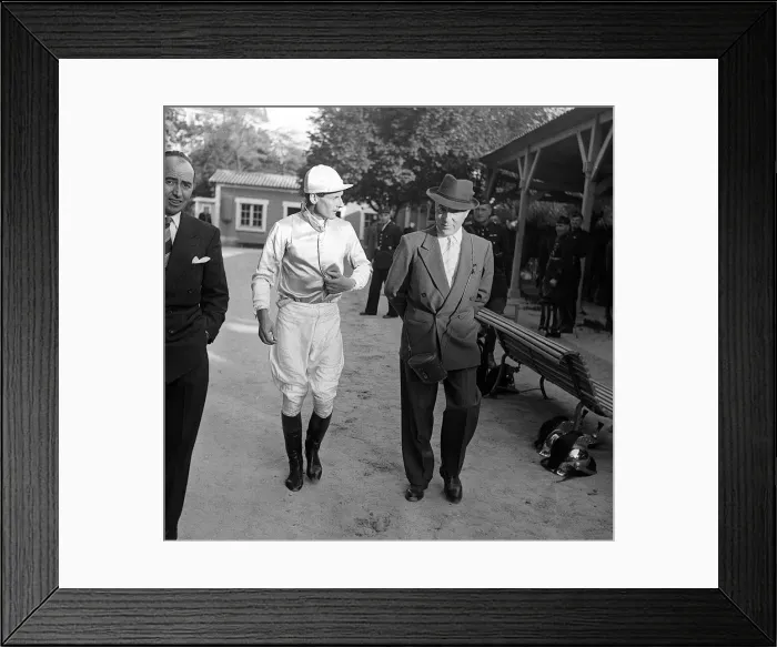 Framed Print : Group captain Peter Townsend explaining to his trainer the reason why his horse contined