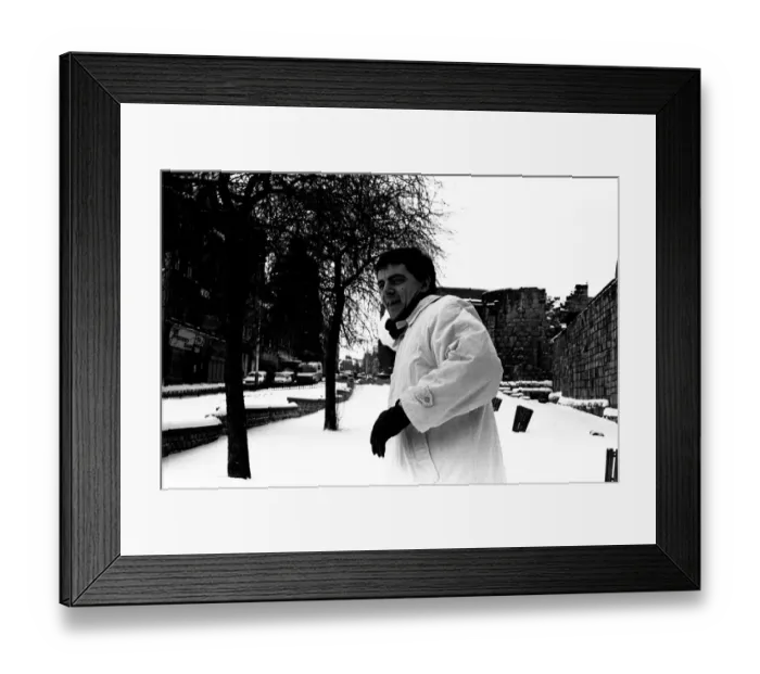 Framed Print : Rowan Atkinson during a flying a visit to Newcastle - having fun in the snow 14 / 01 / 87 Framed Print : Rowan Atkinson during a flying a visit to Newcastle - having fun in the snow 14 / 01 / 87