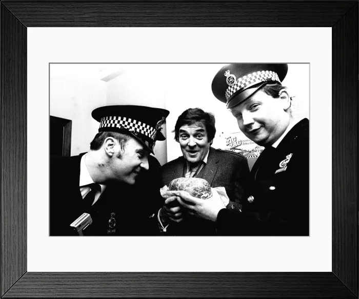 Framed Print : Comedian Jimmy Logan, who was in Newcastle appearing at Theatre Royal in The World of