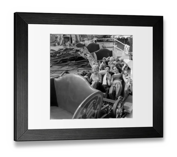 Framed Print : Lonnie Donegan May 1967 Stars at Battersea fun fair l-r Suzanna Leigh Lonnie Framed Print : Lonnie Donegan May 1967 Stars at Battersea fun fair l-r Suzanna Leigh Lonnie
