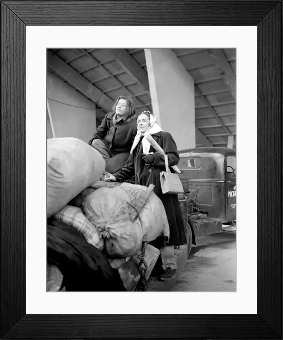 Framed Print : Barbara Hepworth Artist and Sculpture - March 1951 supervising the erection of her Framed Print : Barbara Hepworth Artist and Sculpture - March 1951 supervising the erection of her
