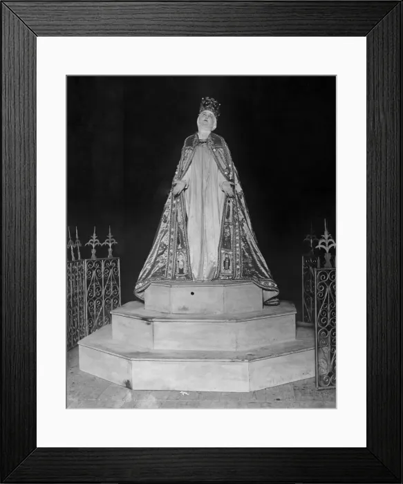 Framed Print : Lelian Braithwaite as the Madonna in the play Miracle. Feburary 1912 P000262 Framed Print : Lelian Braithwaite as the Madonna in the play Miracle. Feburary 1912 P000262