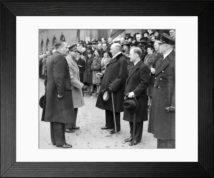 Framed Print : King George VI in Nuneaton, near Coventry. The King and Queen Elizabeth visited the area