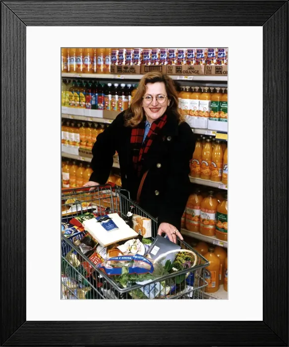 Framed Print : Scottish singer and actress Barbara Dickson with her shopping trolley Framed Print : Scottish singer and actress Barbara Dickson with her shopping trolley