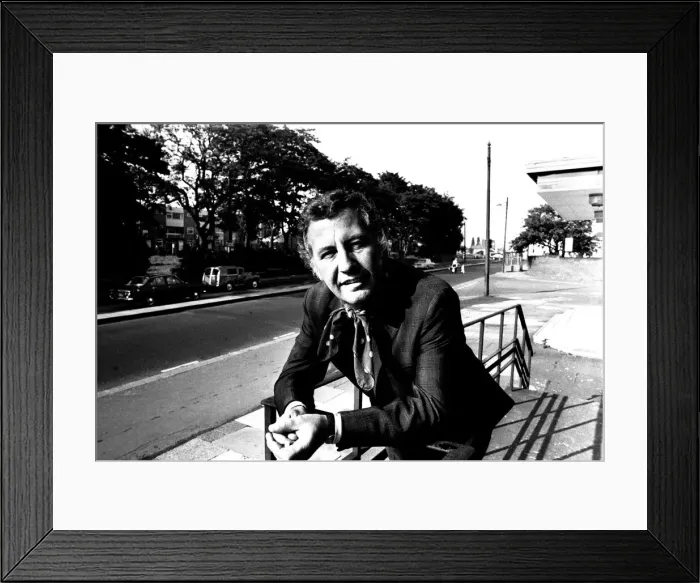 Framed Print : Actor and former journalist Alan Browning visting Newcastle. 13 / 06 / 71 Framed Print : Actor and former journalist Alan Browning visting Newcastle. 13 / 06 / 71
