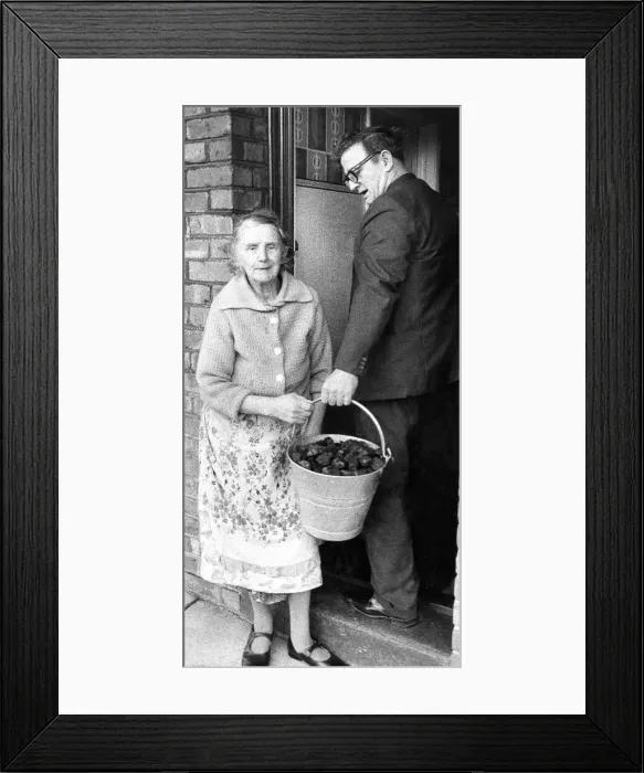Framed Print : This pensioner received her ration of coal during the fuel shortage in January 1972