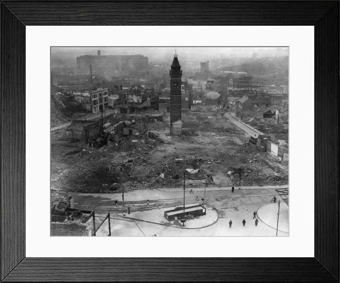 Framed Print : The smouldering wreckage of centre of Coventry a couple of days following the heavy raid Framed Print : The smouldering wreckage of centre of Coventry a couple of days following the heavy raid