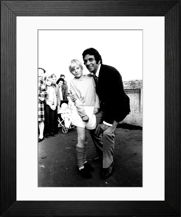 Framed Print : Singer Frankie Vaughan at Seaburn, Sunderland to raise money for the Durham County Framed Print : Singer Frankie Vaughan at Seaburn, Sunderland to raise money for the Durham County