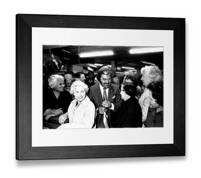 Framed Print : TV sports personality Dickie Davies was a guest of honour at Binns department store in Framed Print : TV sports personality Dickie Davies was a guest of honour at Binns department store in