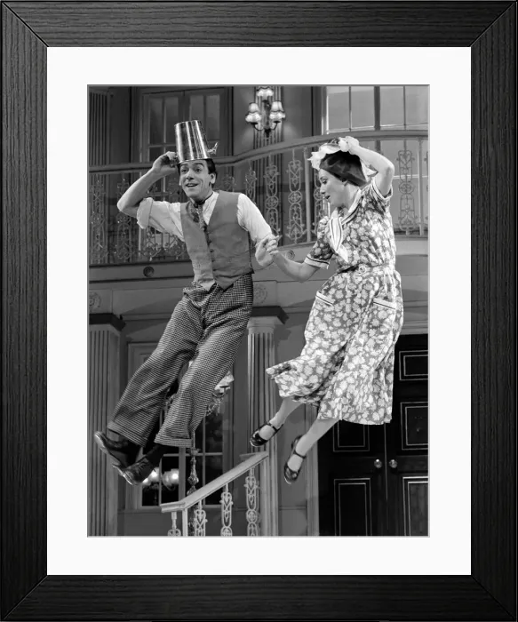 Framed Print : Actors Robert Lindsay as Bill Snibson & Emma Thompson as Sally Smith starring in
