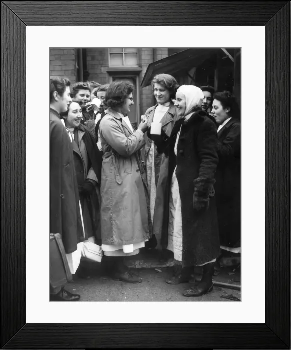 Framed Print : Nurses of Coventry and Warwick hopsital stop for a cup of tea in the voluntary canteen in