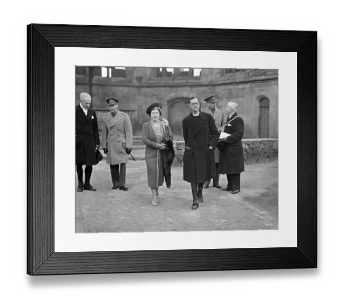 Framed Print : His Majesty King George VI and Queen Elizabeth inspect the damage in the city of Coventry Framed Print : His Majesty King George VI and Queen Elizabeth inspect the damage in the city of Coventry