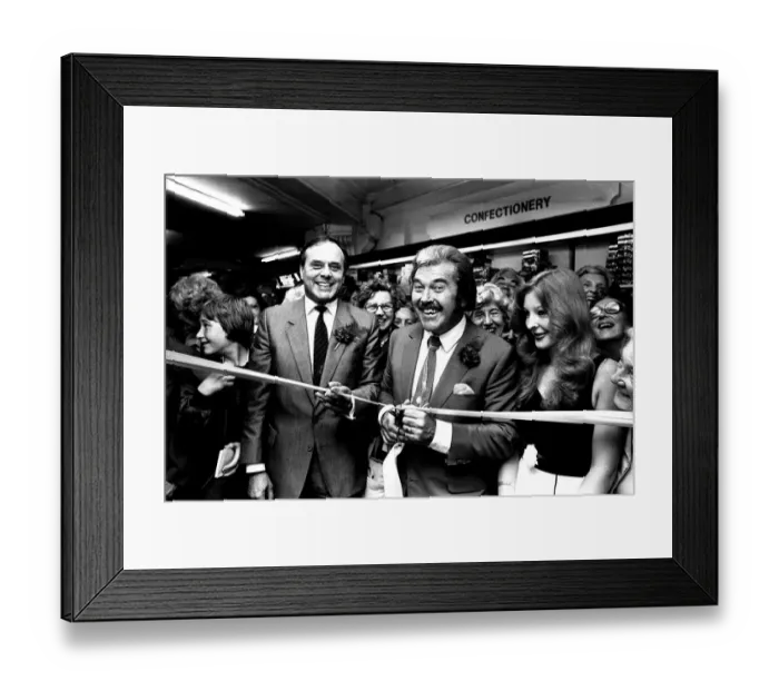 Framed Print : TV sports personality Dickie Davies was a guest of honour at Binns department store in Framed Print : TV sports personality Dickie Davies was a guest of honour at Binns department store in
