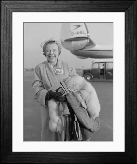 Framed Print : Mrs Eric Burt just stepping of the BOAC flight from the USA wearing Framed Print : Mrs Eric Burt just stepping of the BOAC flight from the USA wearing