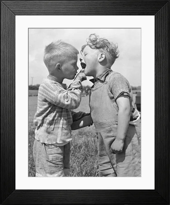 Framed Print : Four year old Keith Mackevitt (right) has his mouth checked by his friend Michael King Framed Print : Four year old Keith Mackevitt (right) has his mouth checked by his friend Michael King