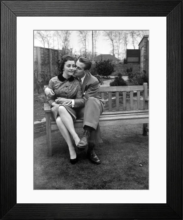 Framed Print : Couple Catherine Egan and Francis Byrne cuddling on a wooden bench in Liverpool Framed Print : Couple Catherine Egan and Francis Byrne cuddling on a wooden bench in Liverpool
