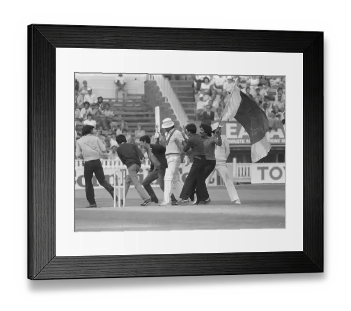 Framed Print : England v Pakistan at Edgbaston. Imran Khan is mobbed by fans after getting out