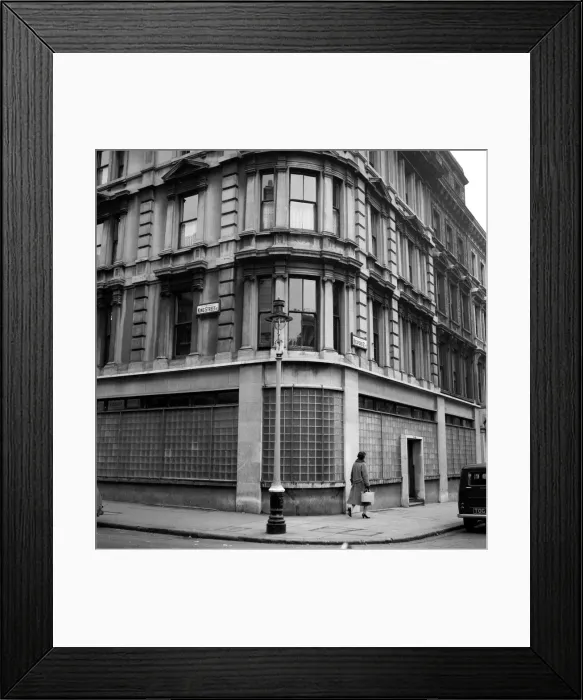 Framed Print : Exterior of Communists of Great Britain, HQ, King Street, London WC2 November 1956