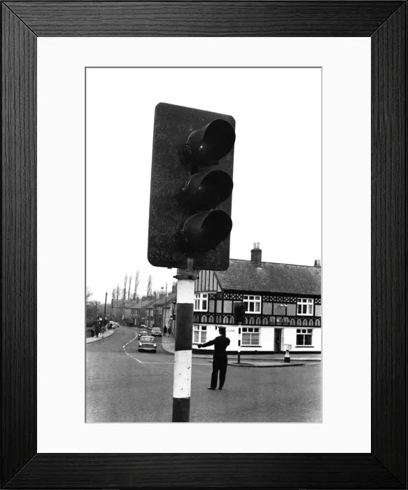 Framed Print : Electric power was cut off to a fifth of Britain as electricity workers Framed Print : Electric power was cut off to a fifth of Britain as electricity workers