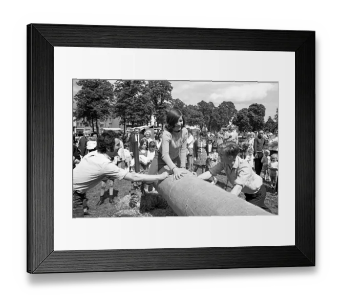 Framed Print : More than 3, 000 people visited the Leamington Rugby Club Framed Print : More than 3, 000 people visited the Leamington Rugby Club