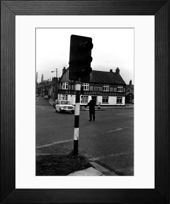 Framed Print : Electric power was cut off to a fifth of Britain as electricity workers Framed Print : Electric power was cut off to a fifth of Britain as electricity workers