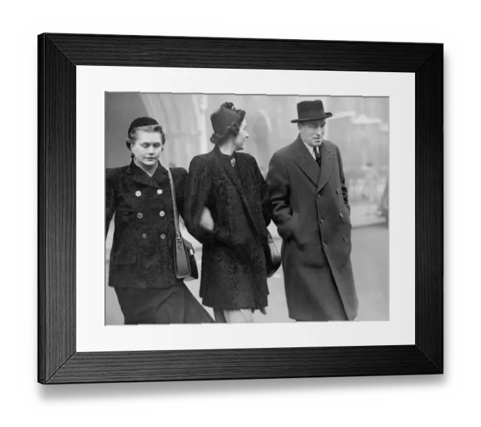 Framed Print : Duchess of Westminster Loelia Mary Grosvenor (center) third wife of The 2nd Duke of