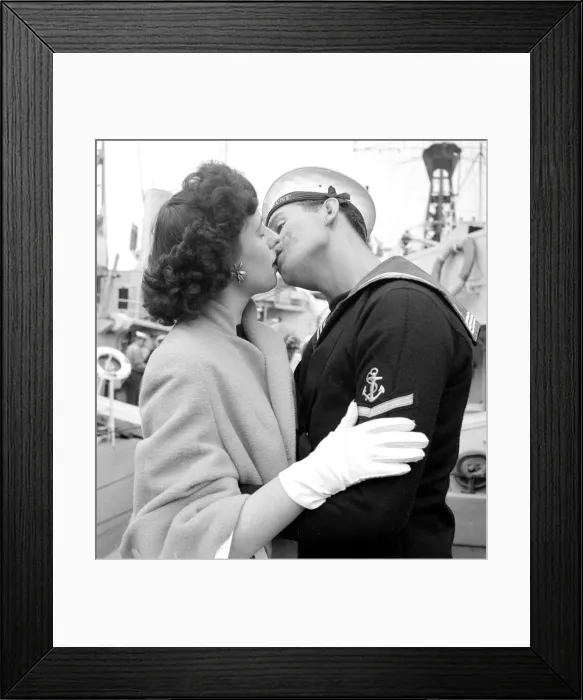 Framed Print : Dorothy Phillips kissing her boyfriend and sailor L. M. E Alex McFarlane when he arrived Framed Print : Dorothy Phillips kissing her boyfriend and sailor L. M. E Alex McFarlane when he arrived