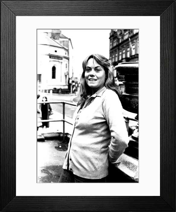 Framed Print : A smiling Wendy Richard pictured in North East 16 October 1980